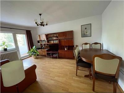 Apartament 4 camere plus garaj/ Titulescu